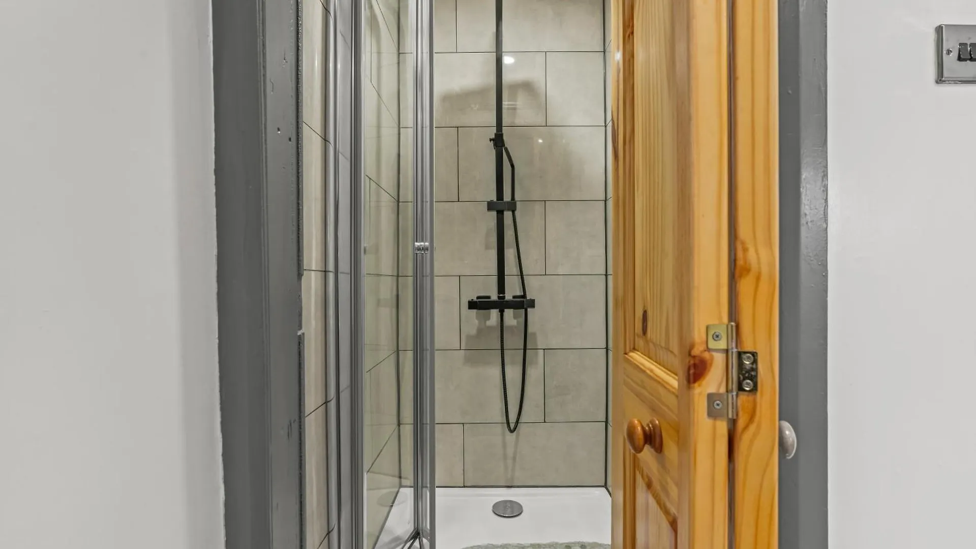 Spacious Homely Apartment Parking 4 Beds 5 Guests Walkly 0*,  Ηνωμένο Βασίλειο